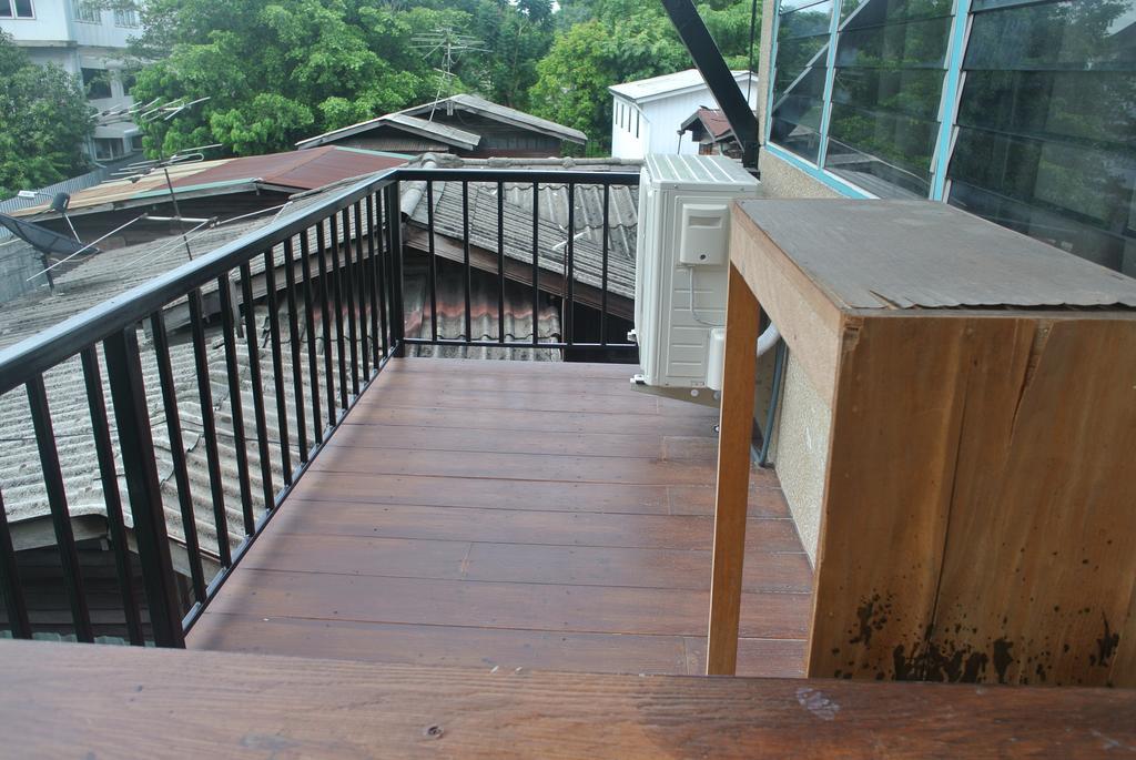 Eco House Lägenhet Bangkok Exteriör bild