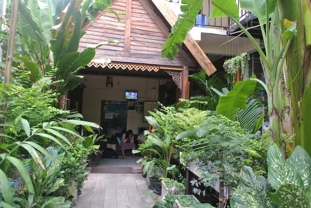 Eco House Lägenhet Bangkok Exteriör bild