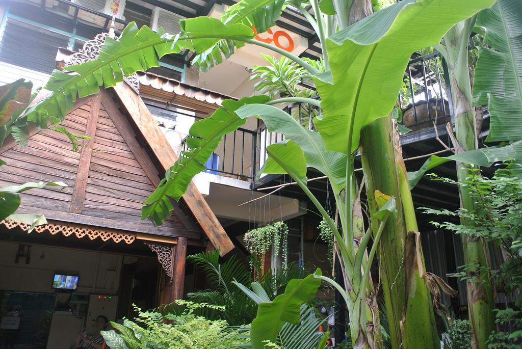 Eco House Lägenhet Bangkok Exteriör bild